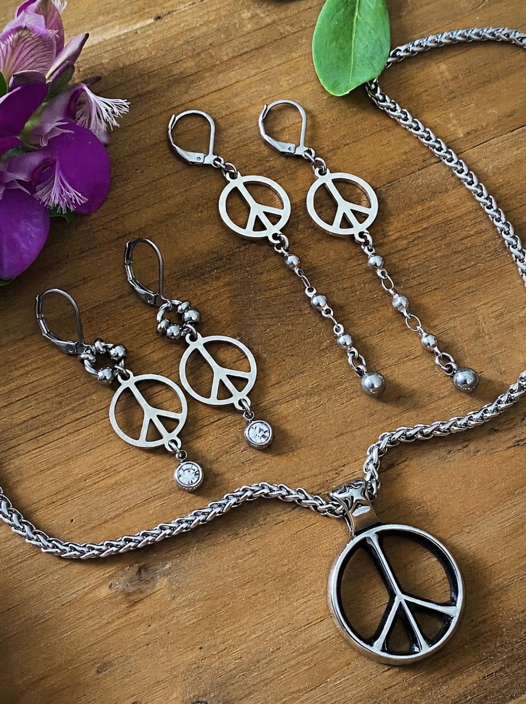 CLASSIC PEACE NECKLACE